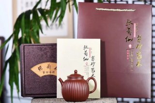 《高菱花》宜興紫砂壺壺老師底槽青工藝美術師手工菱花茶壺 《高菱花》宜興紫砂壺壺老師底槽青工藝美術師手工菱花茶壺