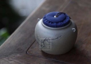 《小號文人募古茶倉》宜興實力派名家瀚堂大師青段紫砂壺全手工功夫泡茶壺 《小號文人募古茶倉》宜興實力派名家瀚堂大師青段紫砂壺全手工功夫泡茶壺